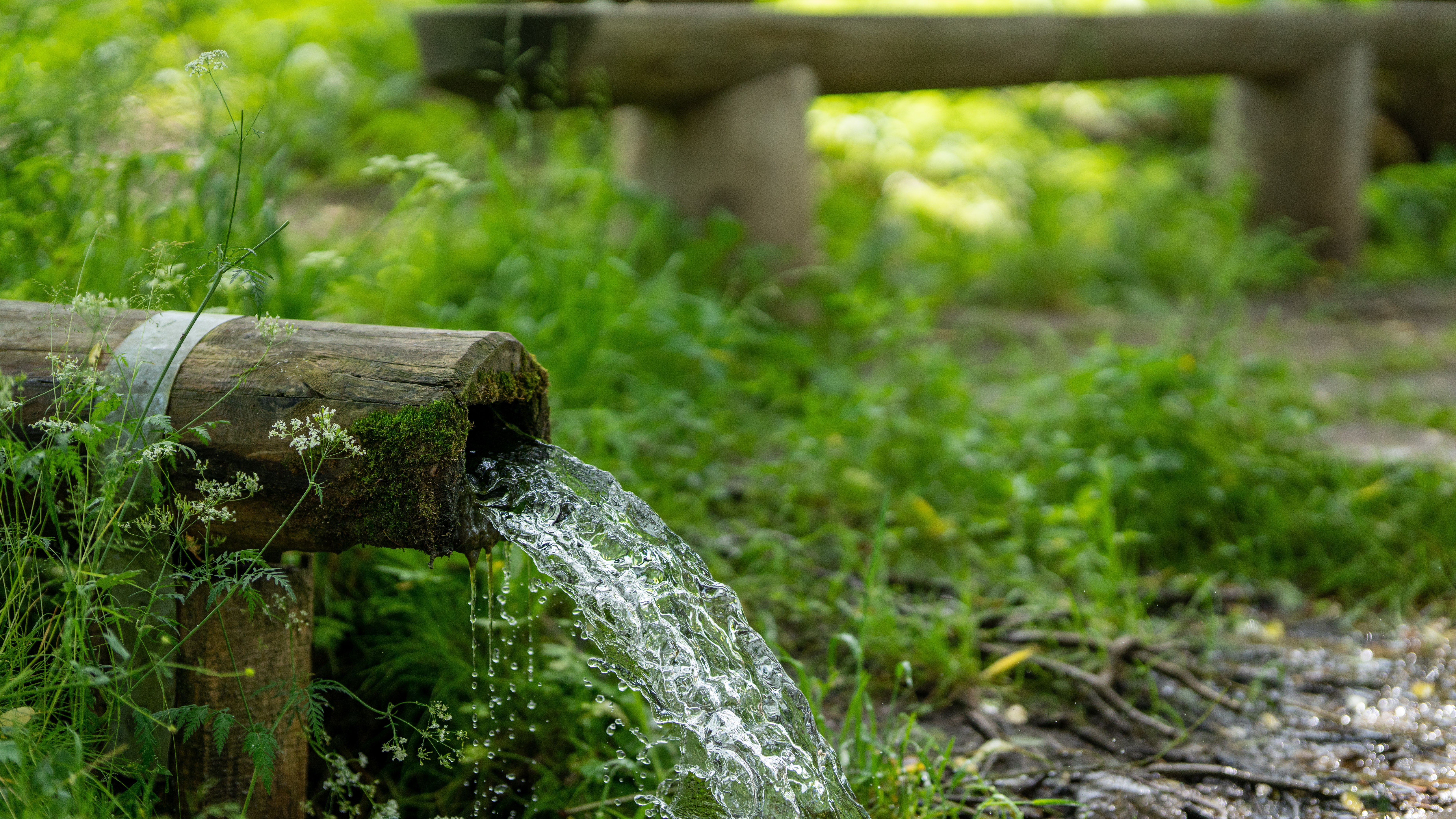 water flowing out from a pipe